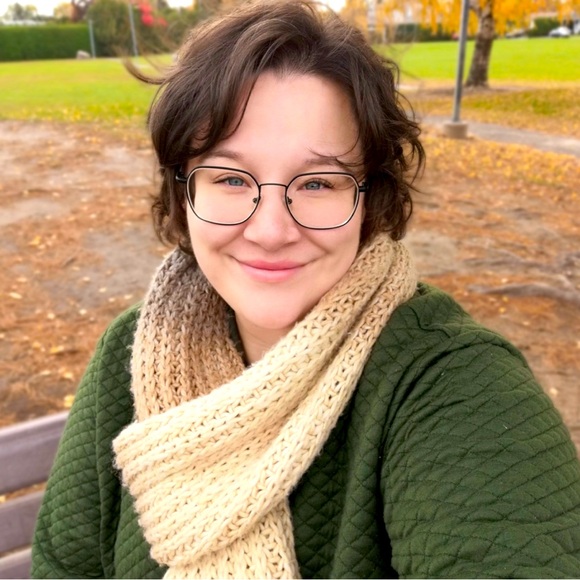 Meet your Posher, Jenn - Picture 1 of 1